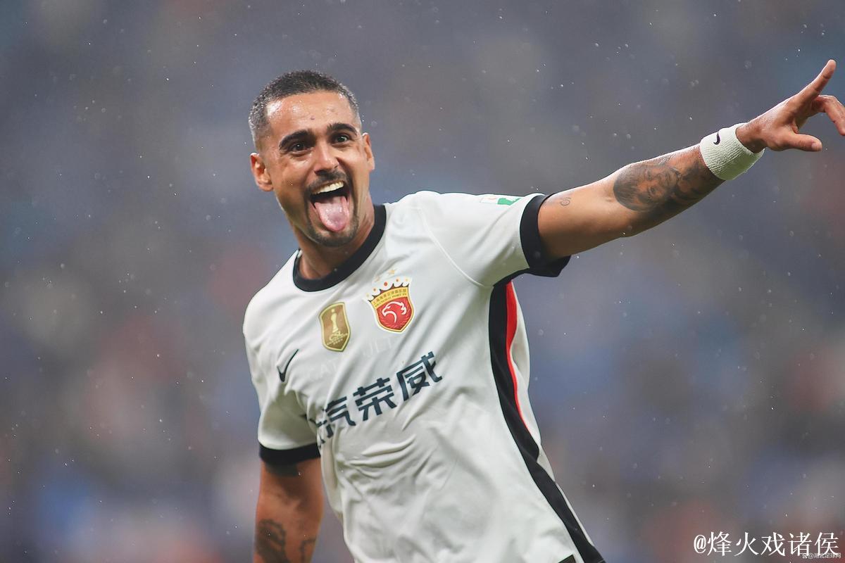 加布里埃尔：莱昂纳多场下充满激情，我们经常一起玩游戏